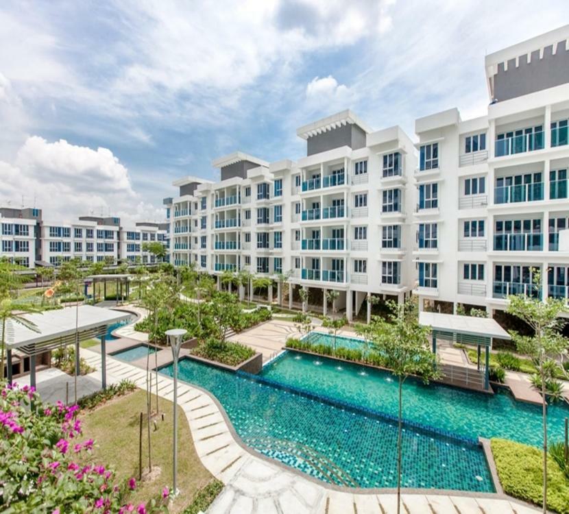 Putra 1 Pool Homestay Bandar Seri Putra Kampong Sungai Buah Exteriör bild