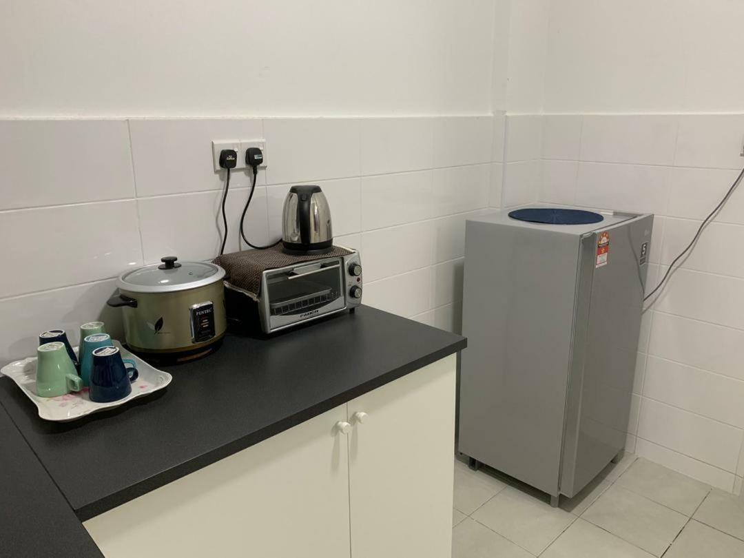 Putra 1 Pool Homestay Bandar Seri Putra Kampong Sungai Buah Exteriör bild